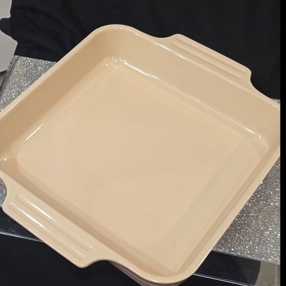 Le Creuset 23cm Square Baking Dish- Chiffon Pink - Picture 7 of 8